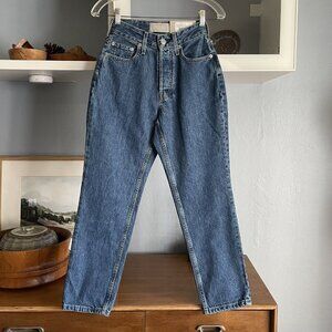 Everlane The Curvy 90s Cheeky Straight Jean in Medium Blue Wash